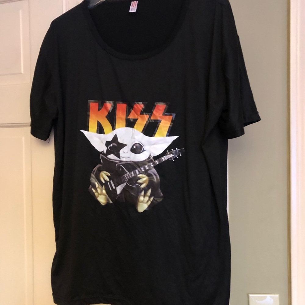 Black Graphic Kiss / Mandalorisn T-Shirt